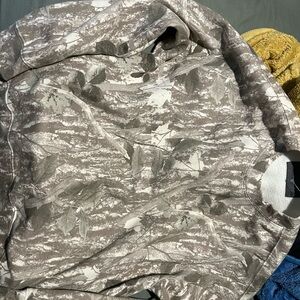 Abercrombie & Fitch Gray Camouflage Crewneck Sweater